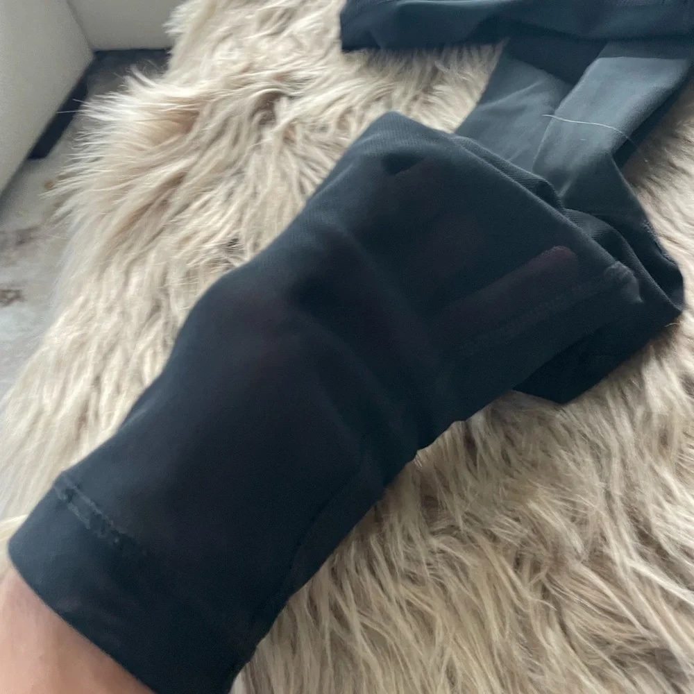 Pro Women's Mid-Rise Mesh-Paneled Leggings - Picture 4 of 4